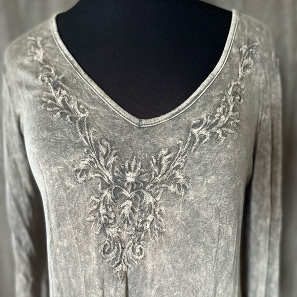 Gimmicks by Buckle tunic top - Picture 6 of 16